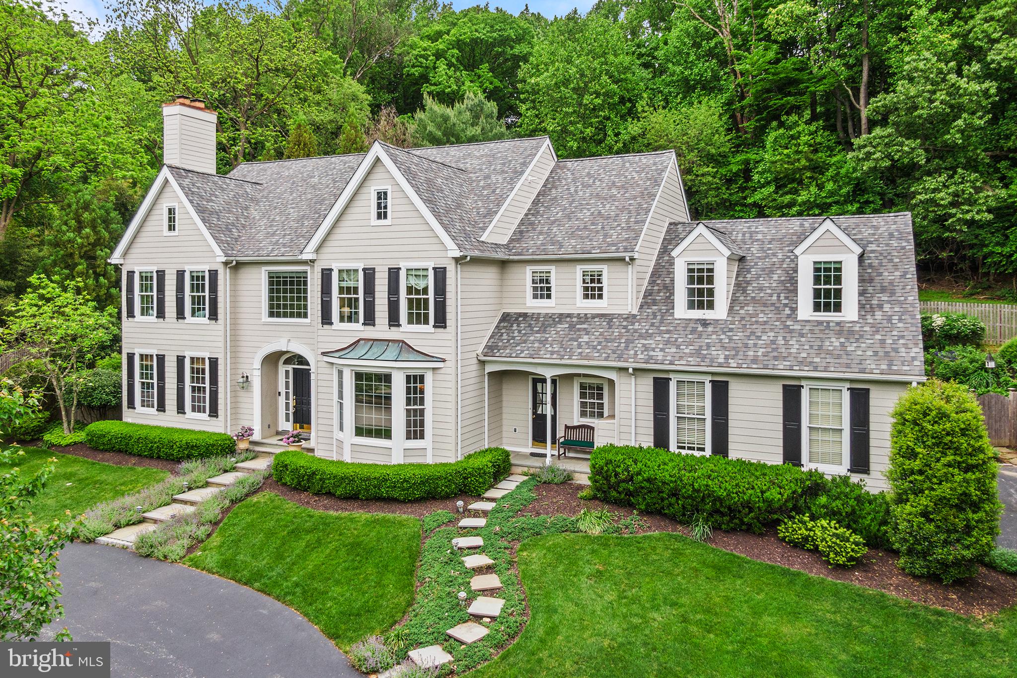 600 Narcisi Ln