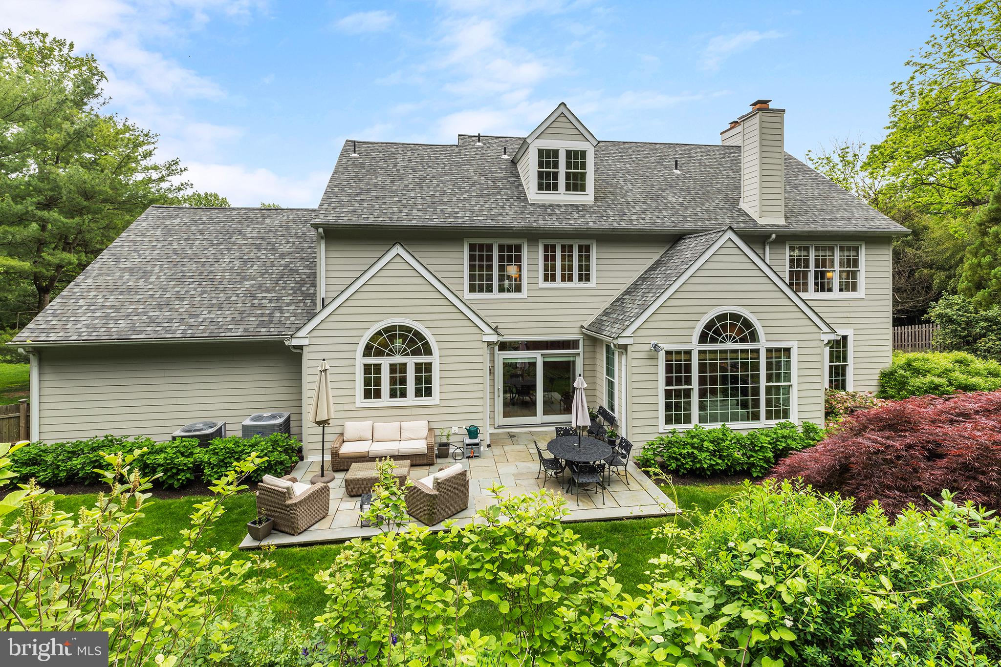 600 Narcisi Ln