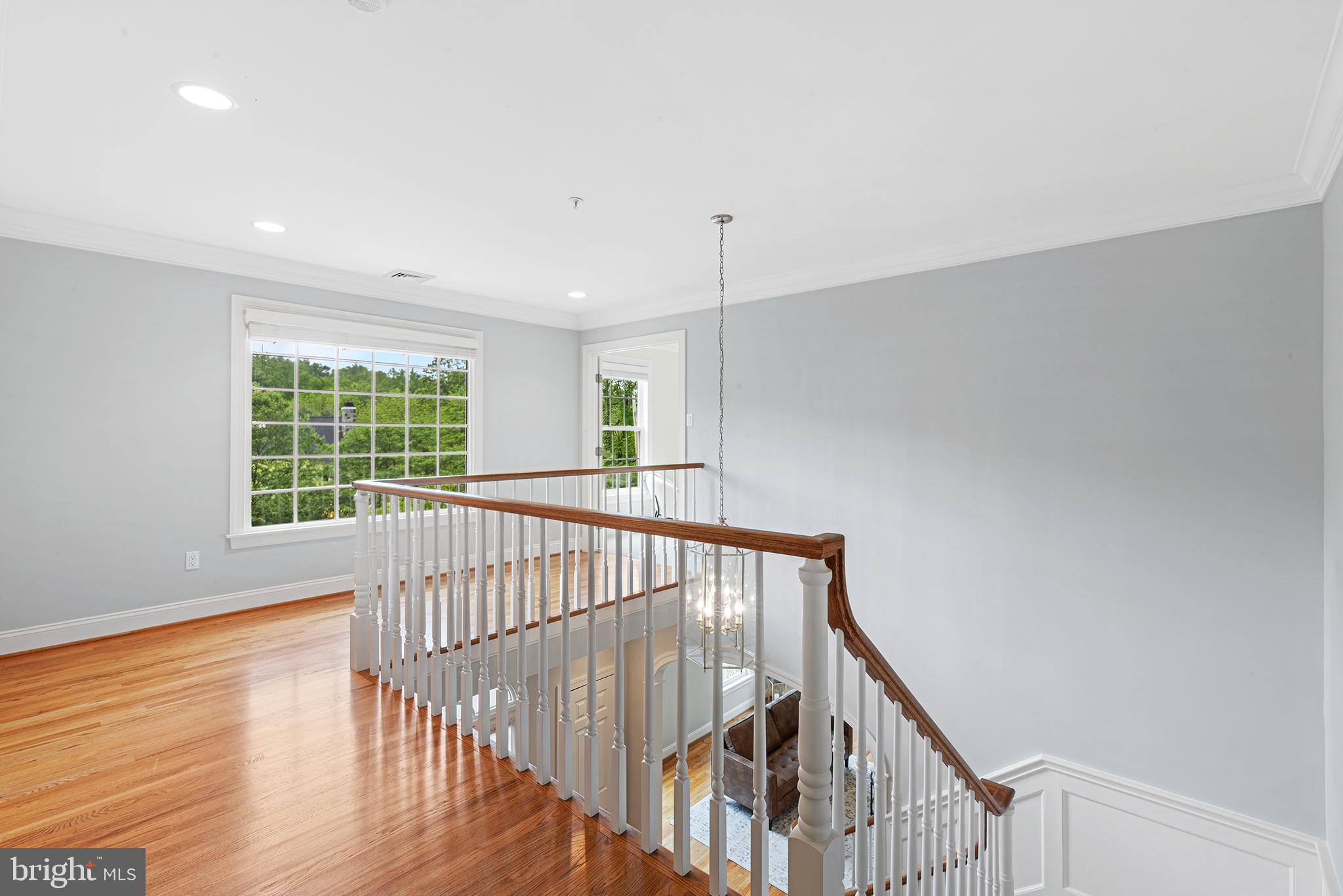 600 Narcisi Ln