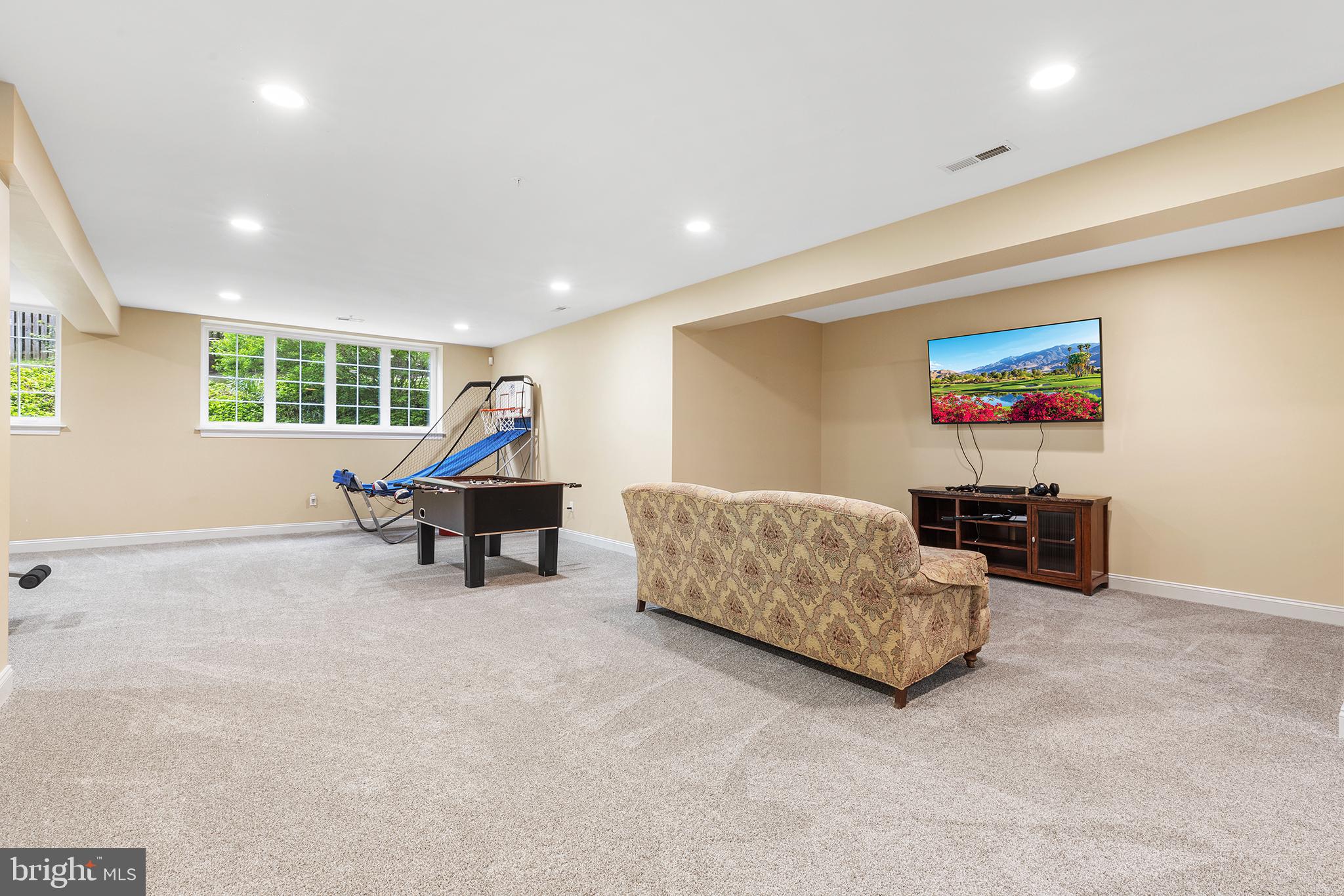 600 Narcisi Ln