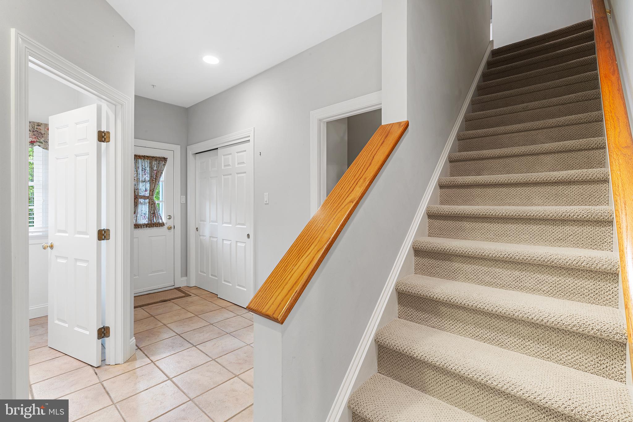 600 Narcisi Ln