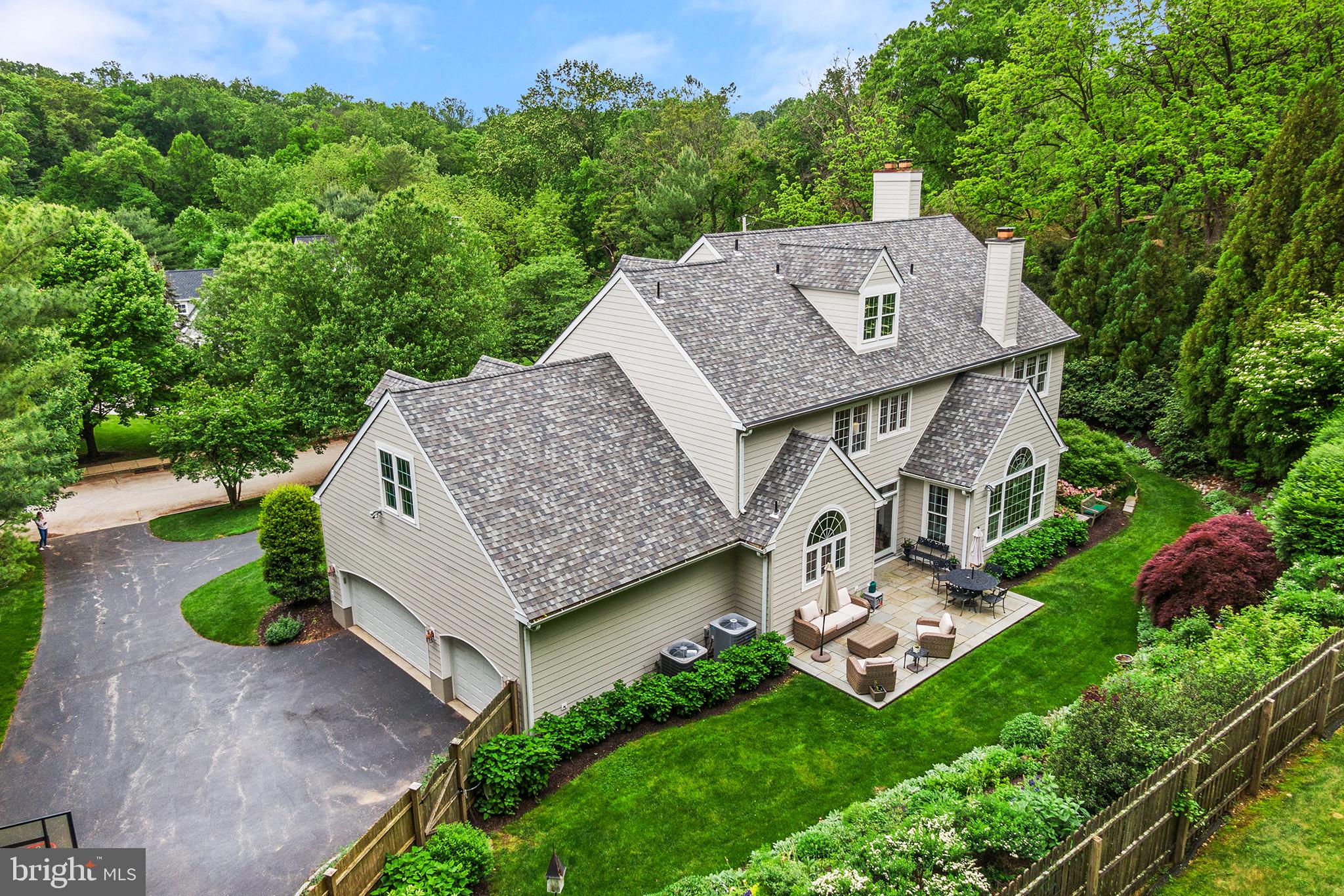 600 Narcisi Ln