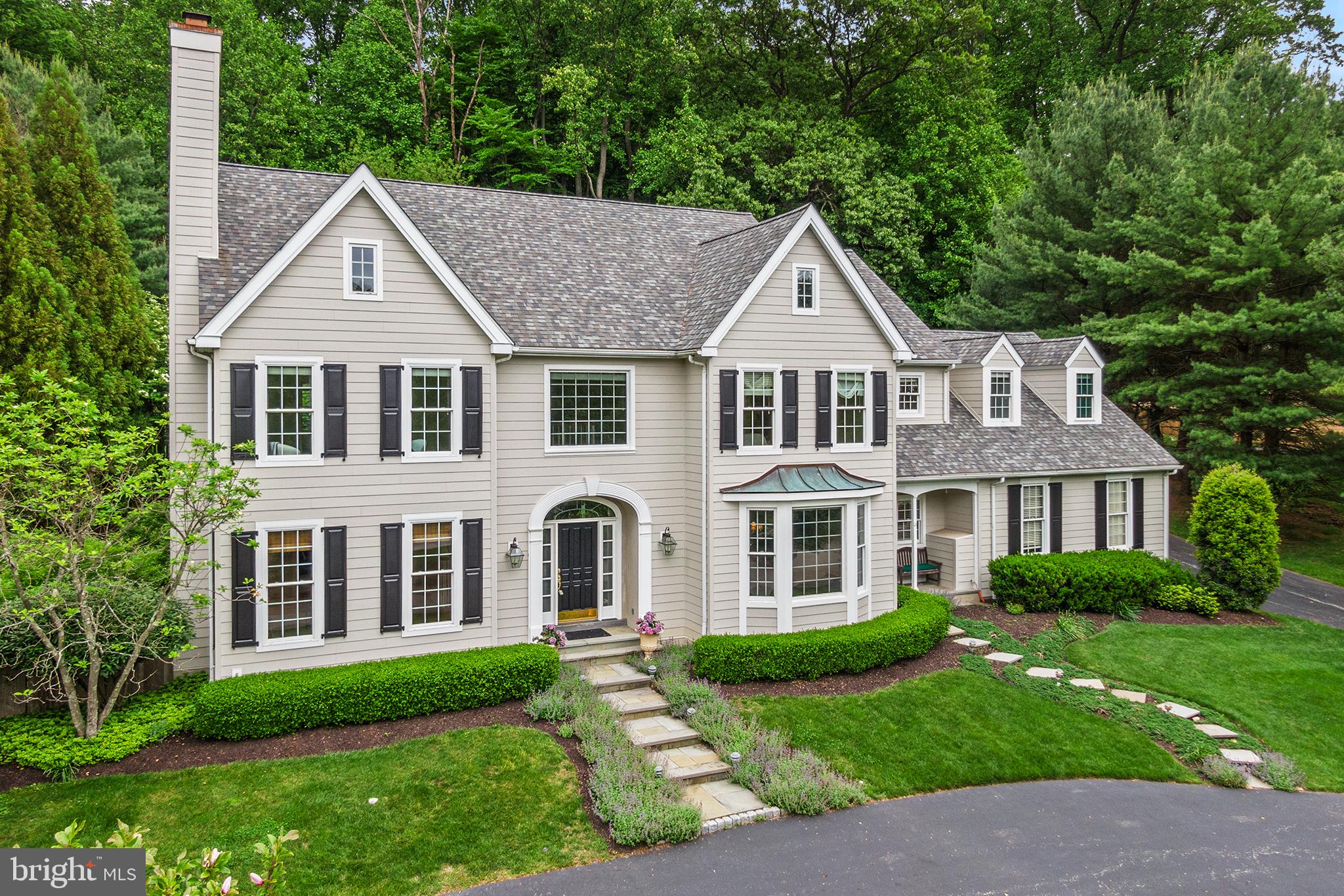 600 Narcisi Ln