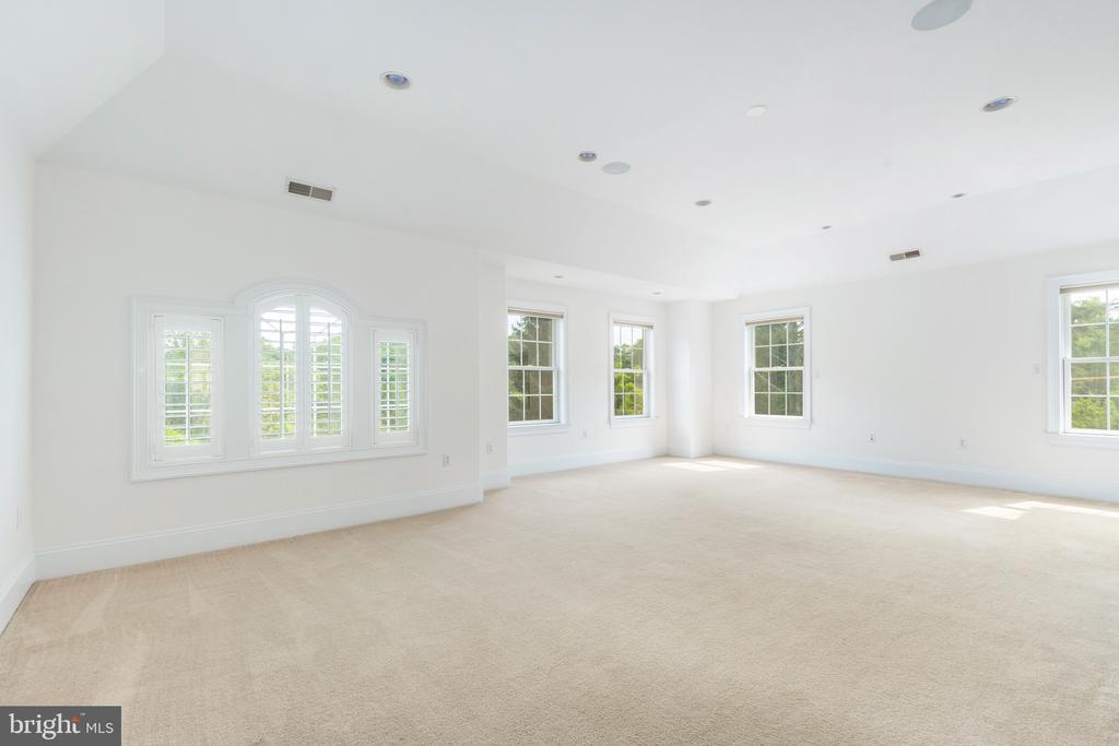 333 Greenbank Rd