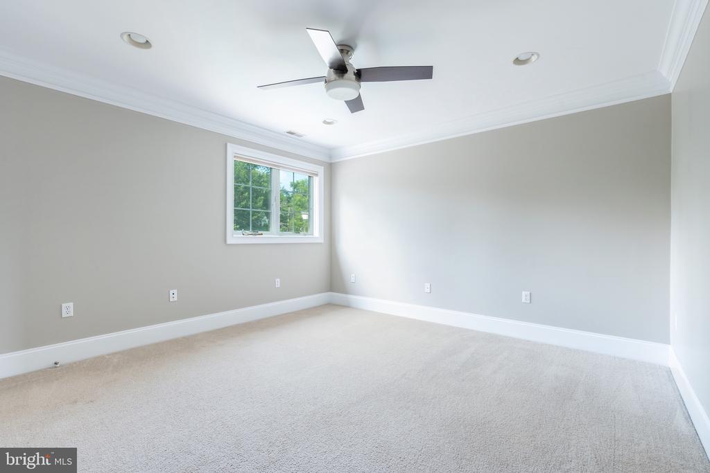 333 Greenbank Rd