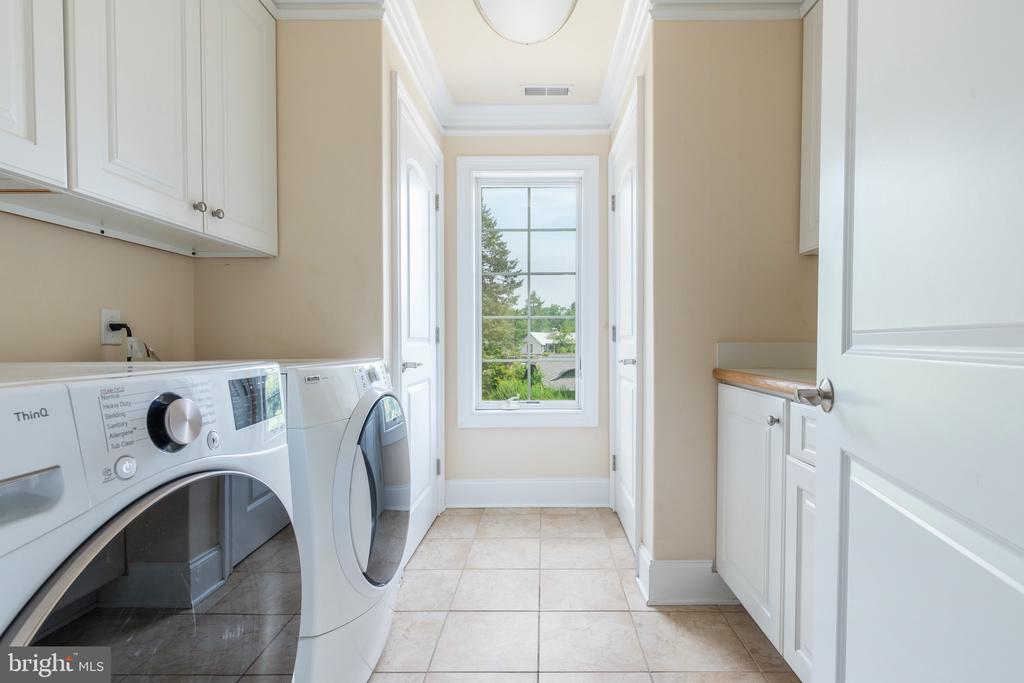 333 Greenbank Rd