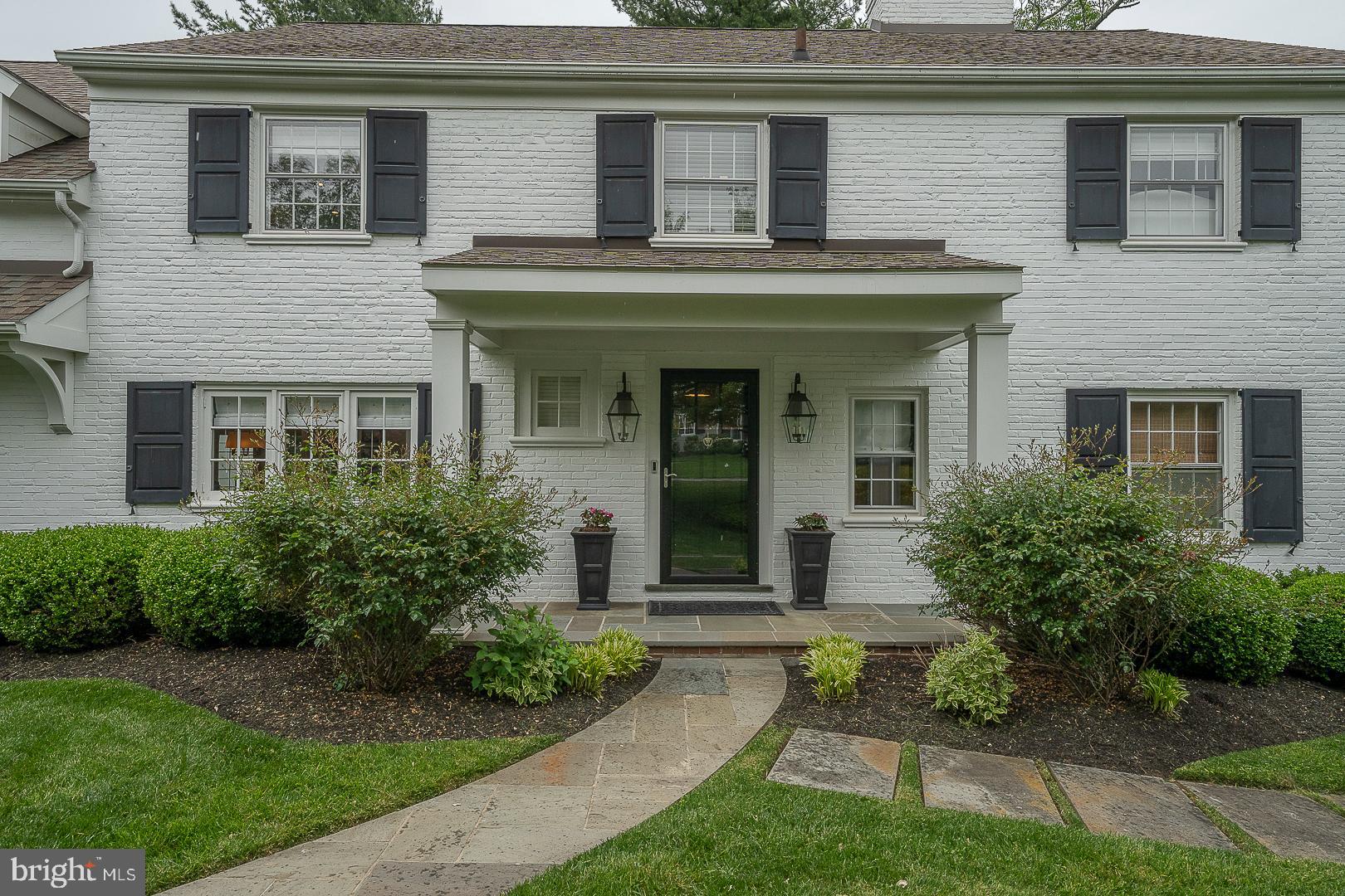 900 Field Ln