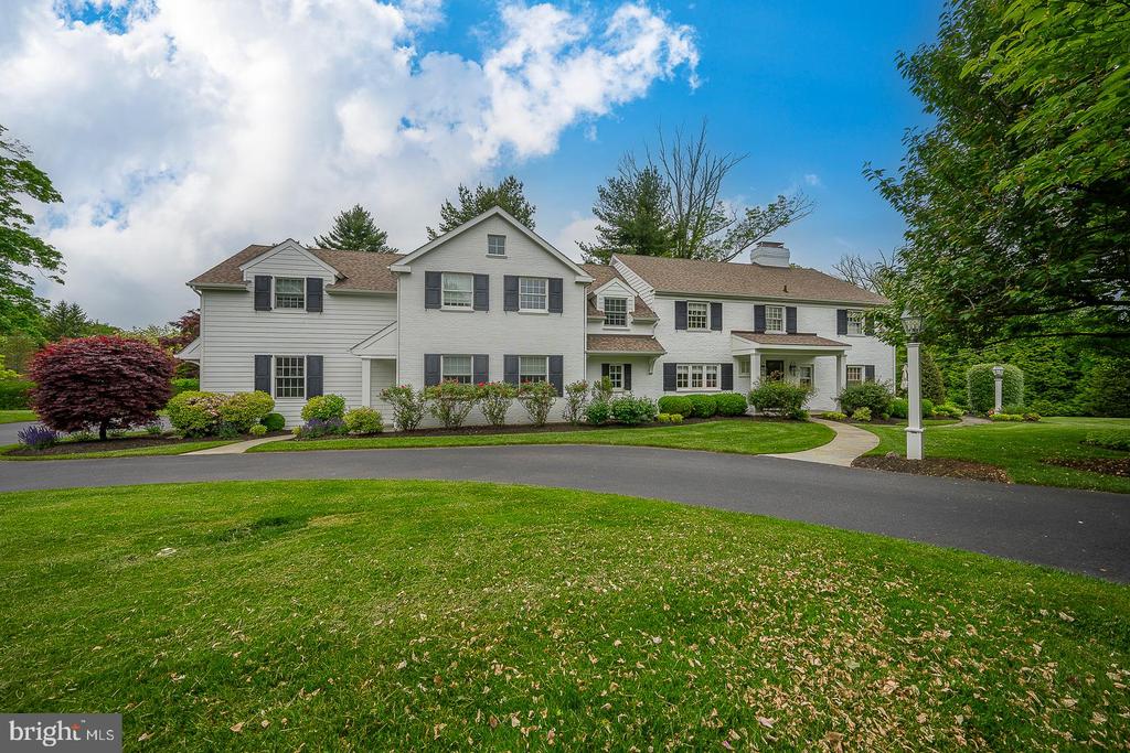 900 Field Ln