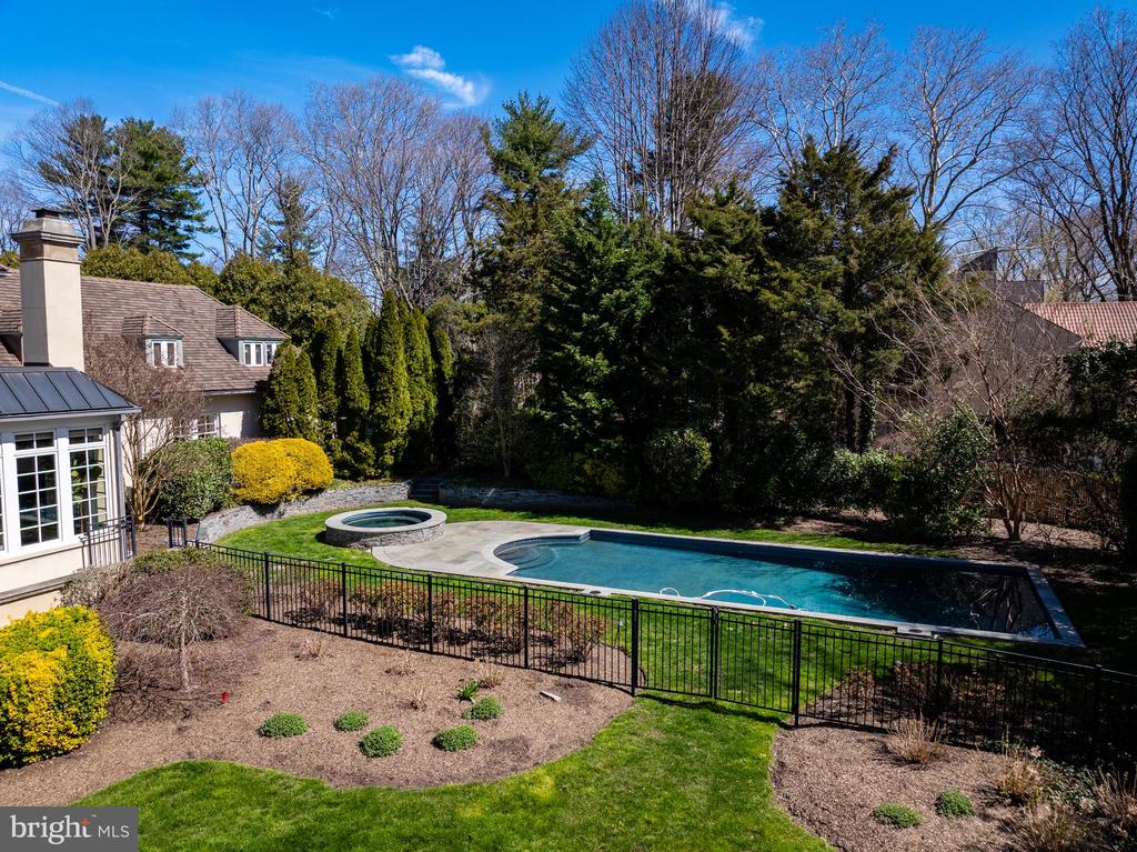 1301 Lafayette Rd