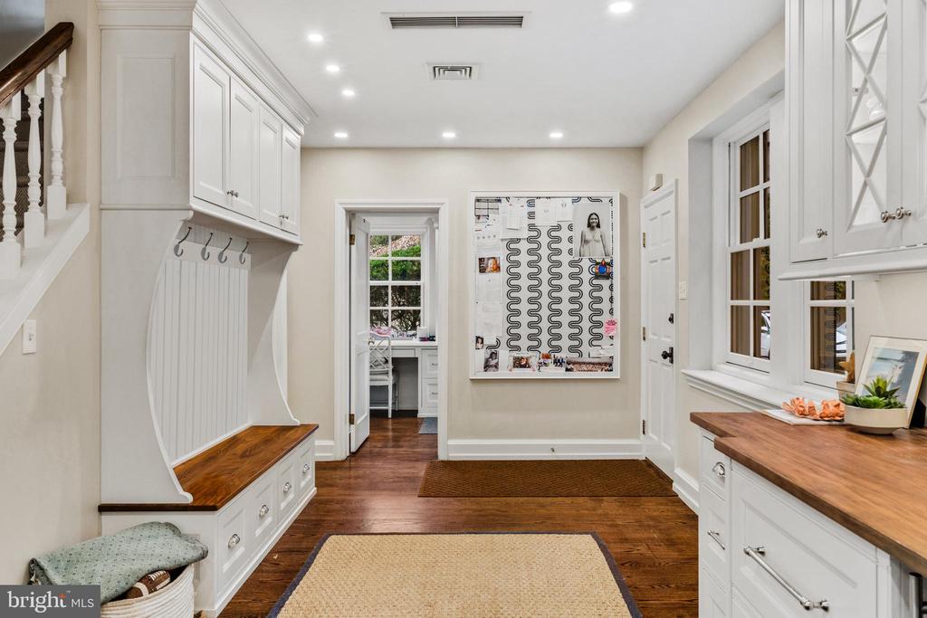 1301 Lafayette Rd