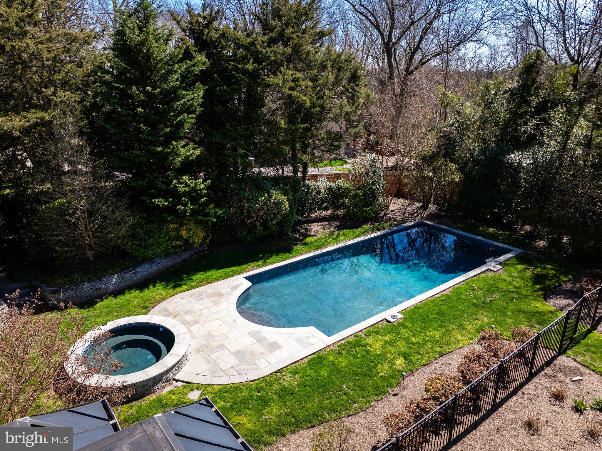 1301 Lafayette Rd