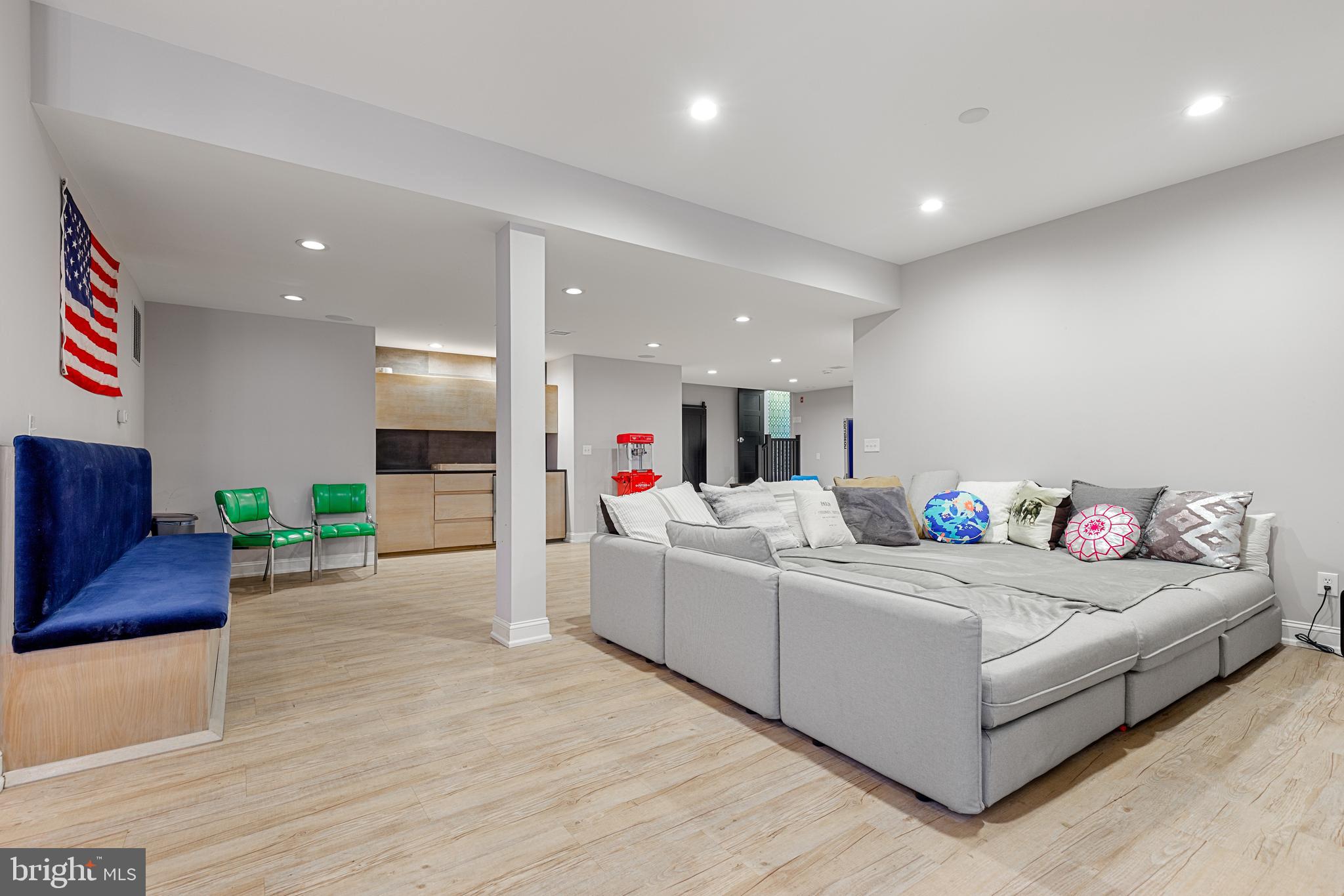 1211 Waverly Rd