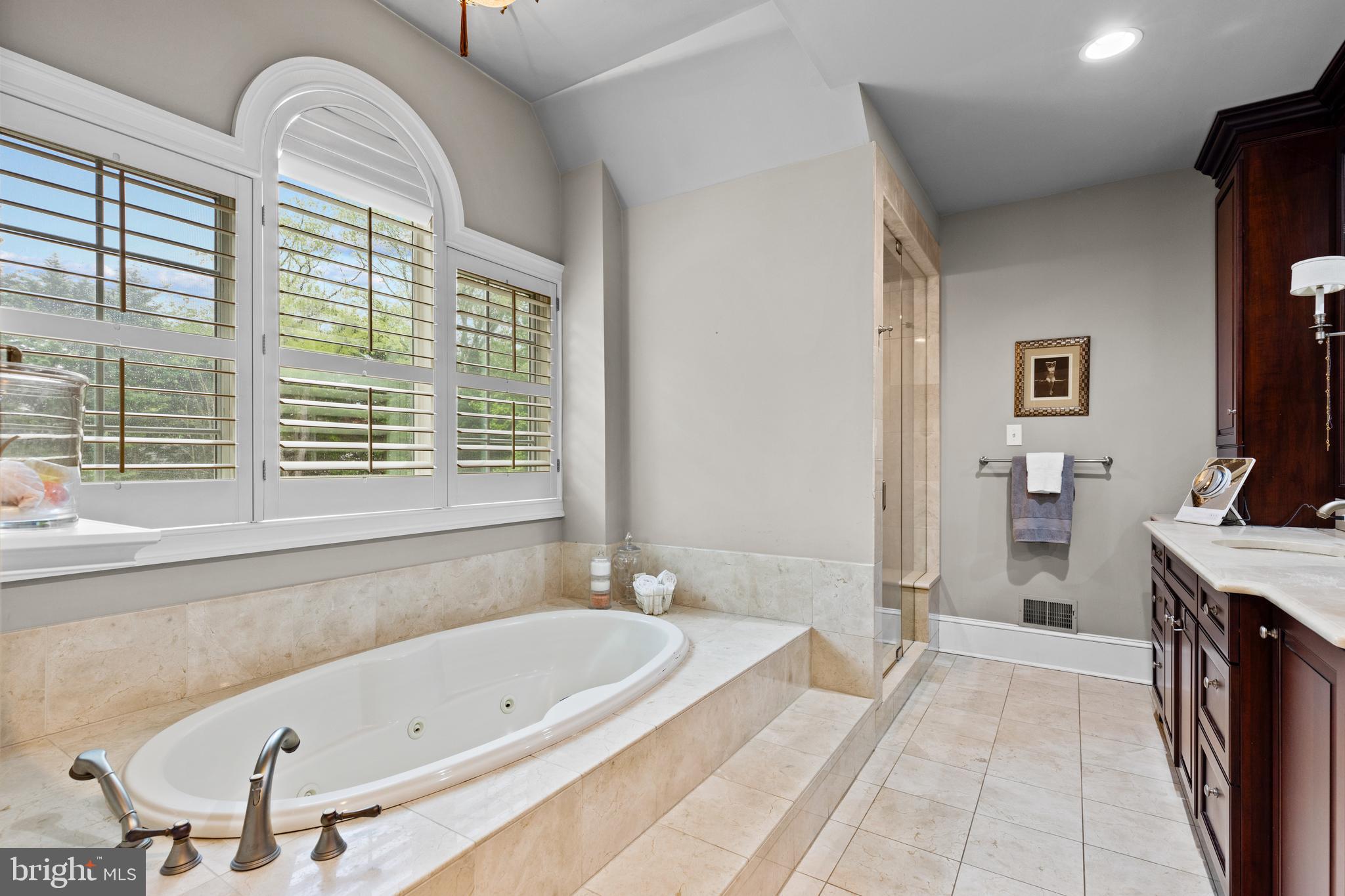 1211 Waverly Rd