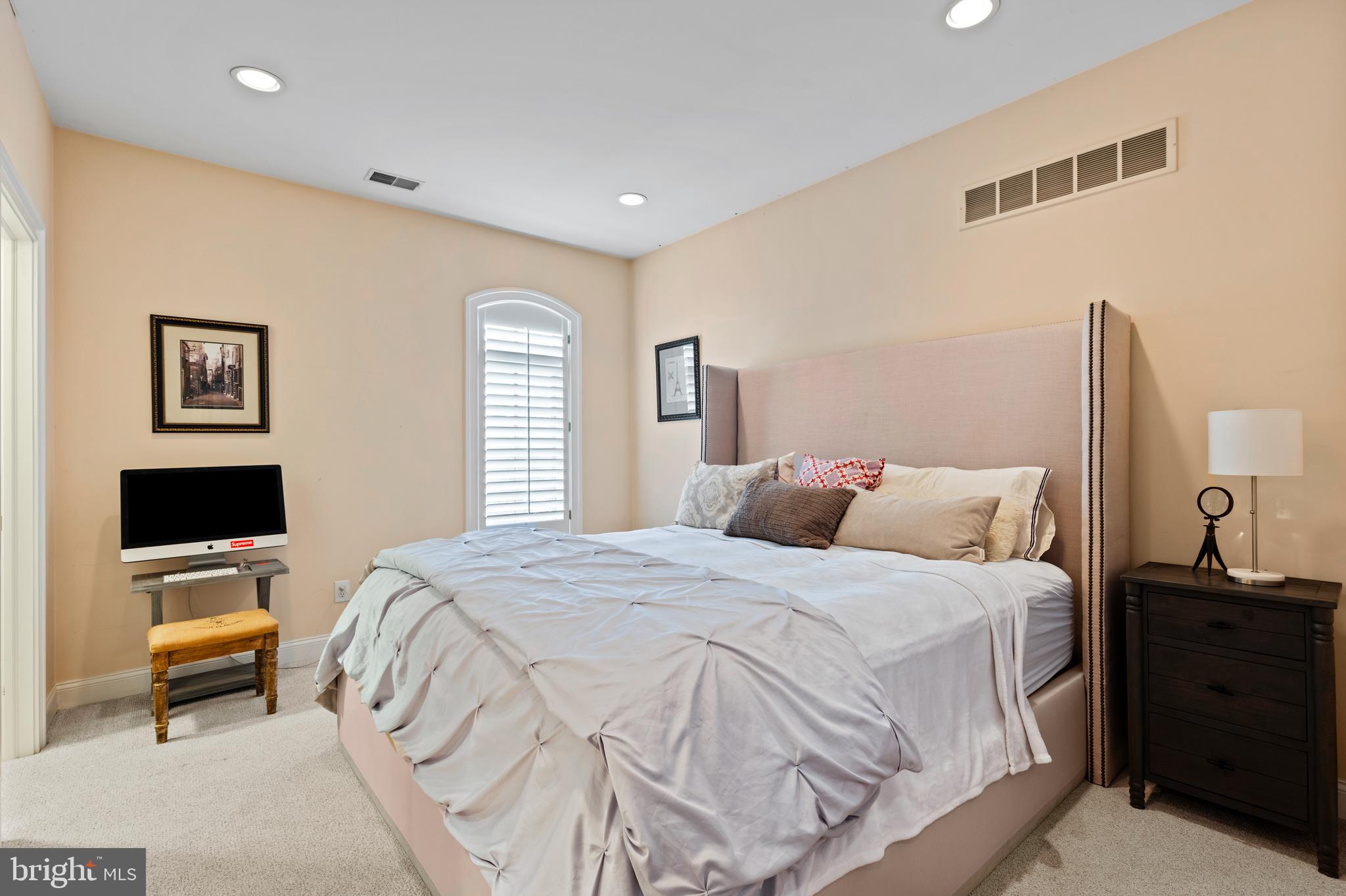1211 Waverly Rd