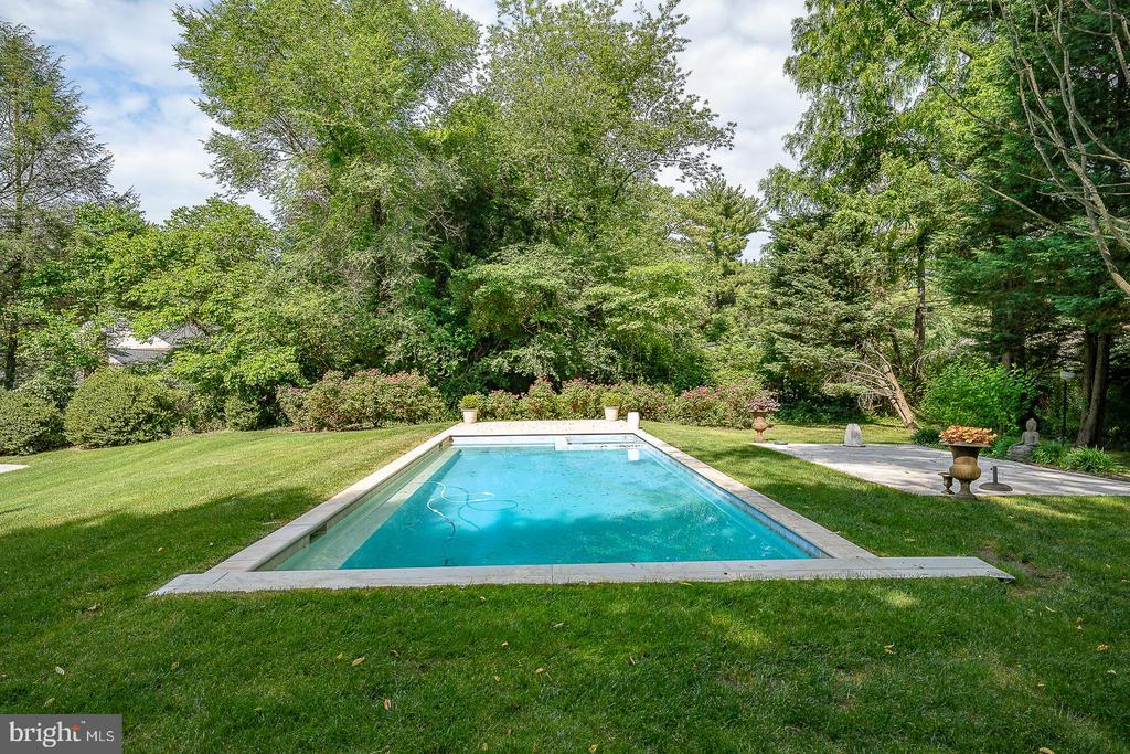 1211 Waverly Rd