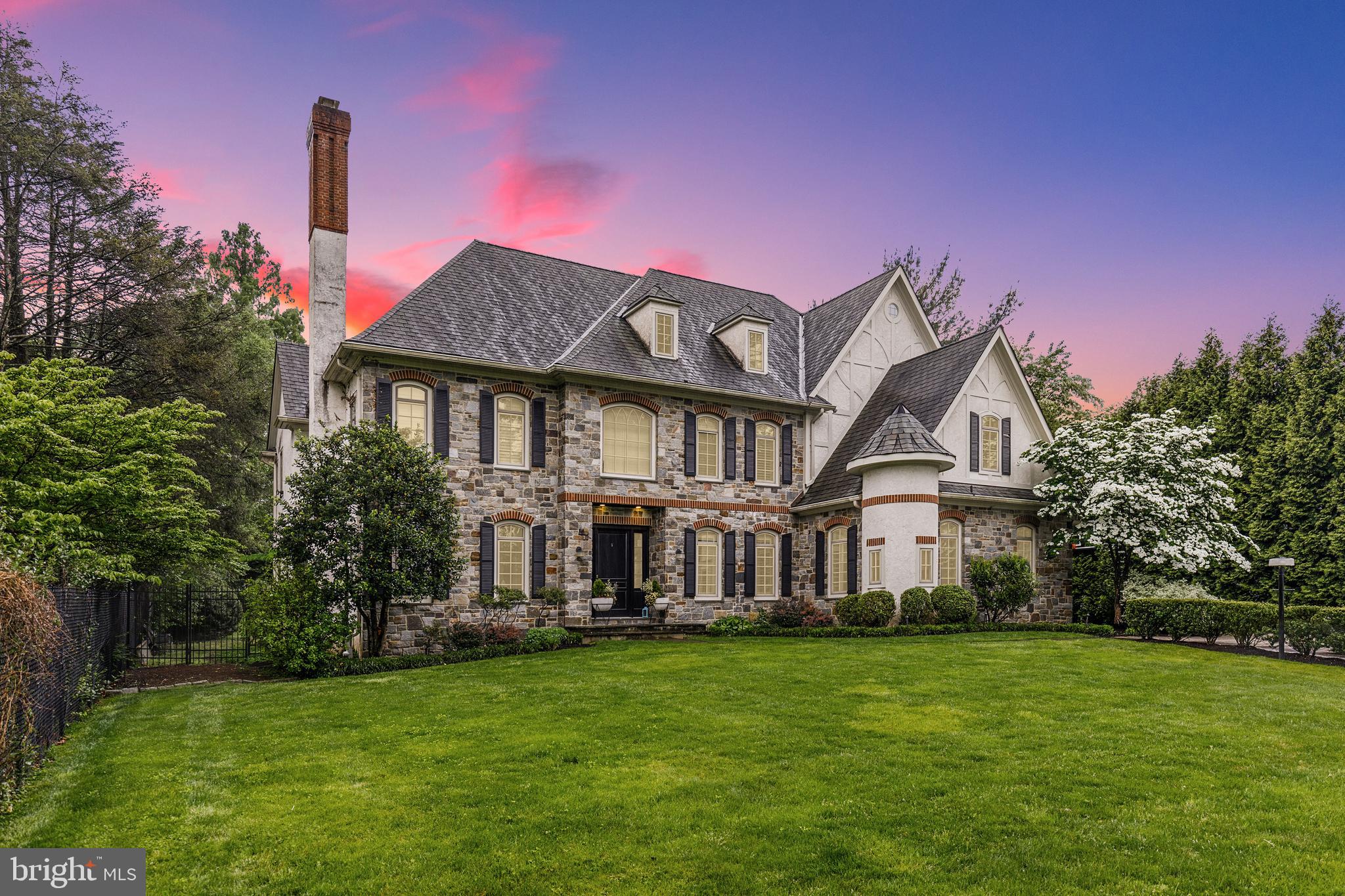 1211 Waverly Rd