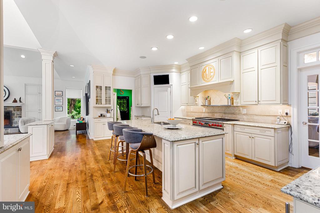 1211 Waverly Rd