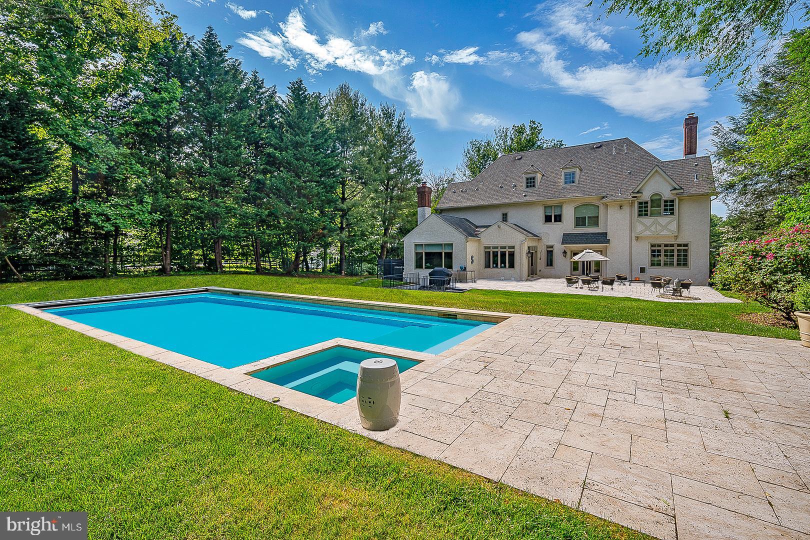 1211 Waverly Rd