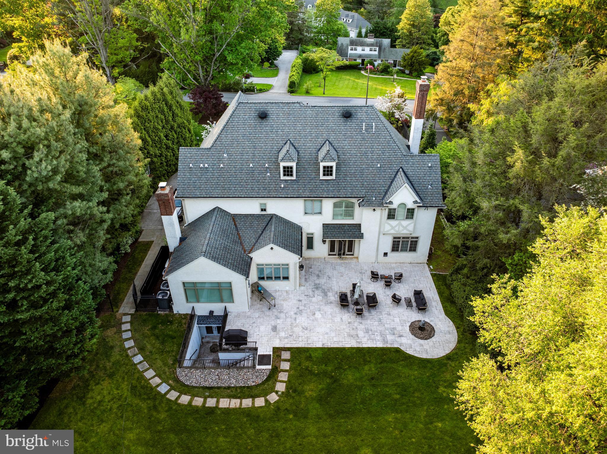 1211 Waverly Rd