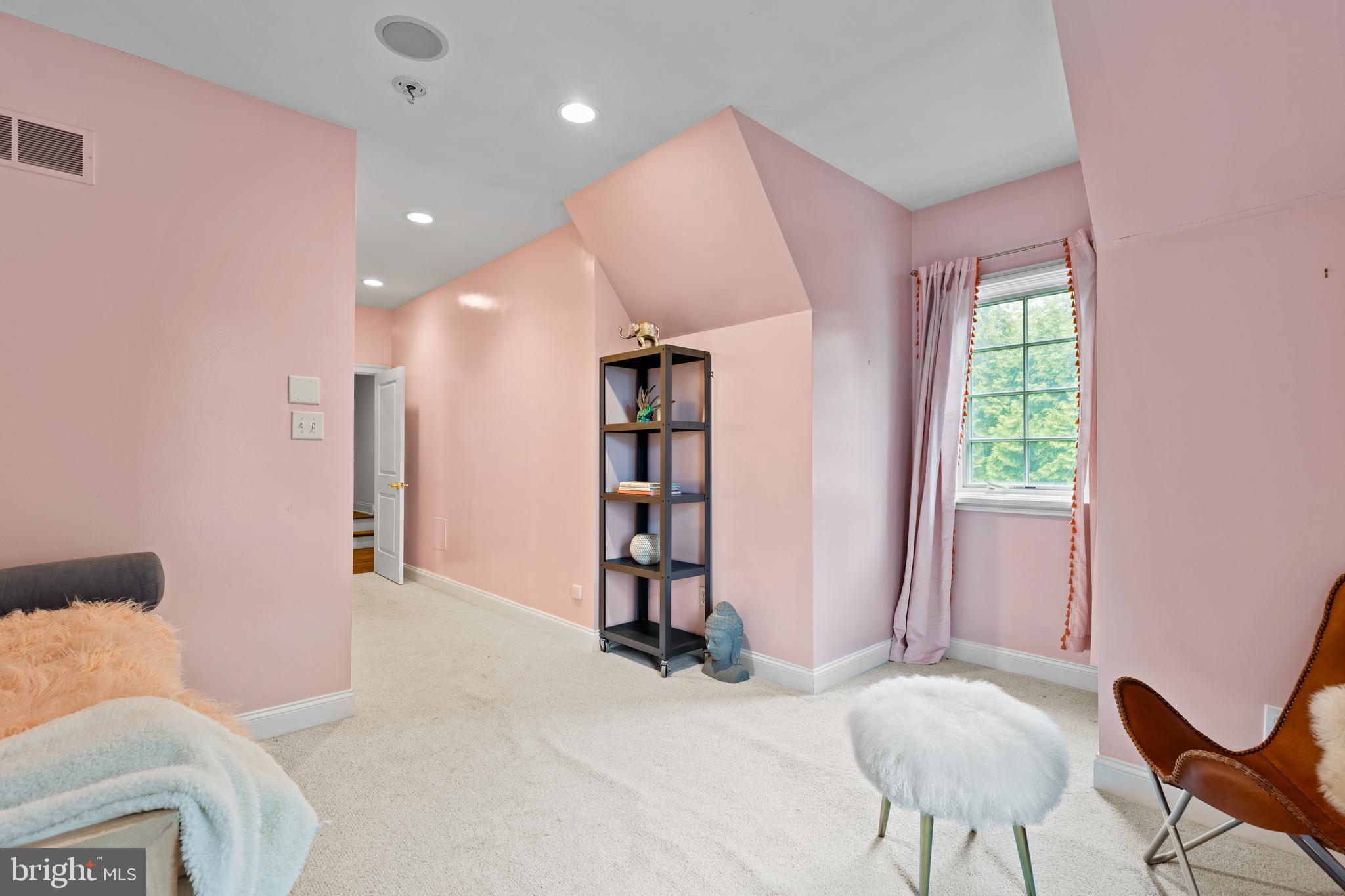 1211 Waverly Rd