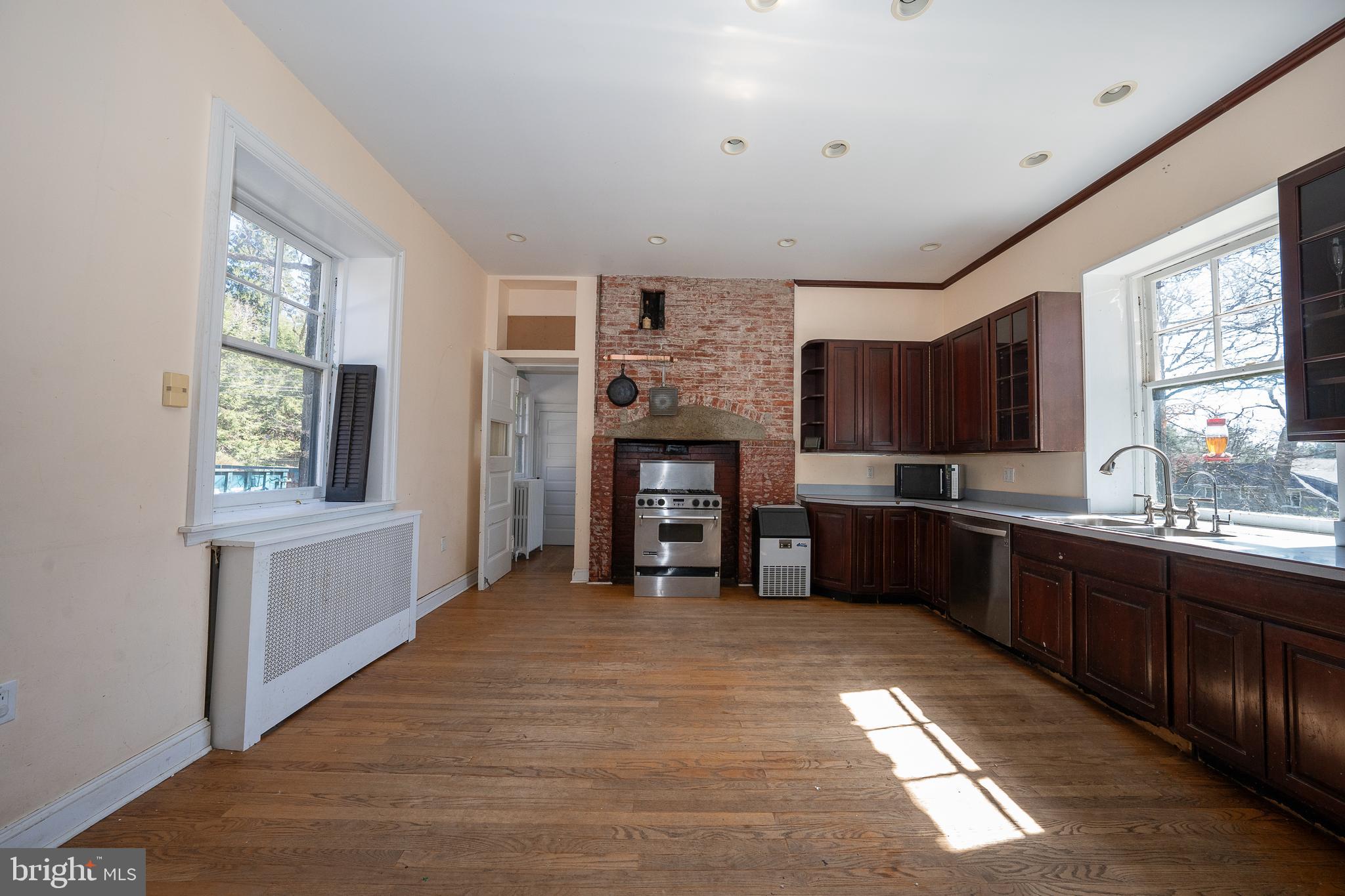 1731 County Line Rd