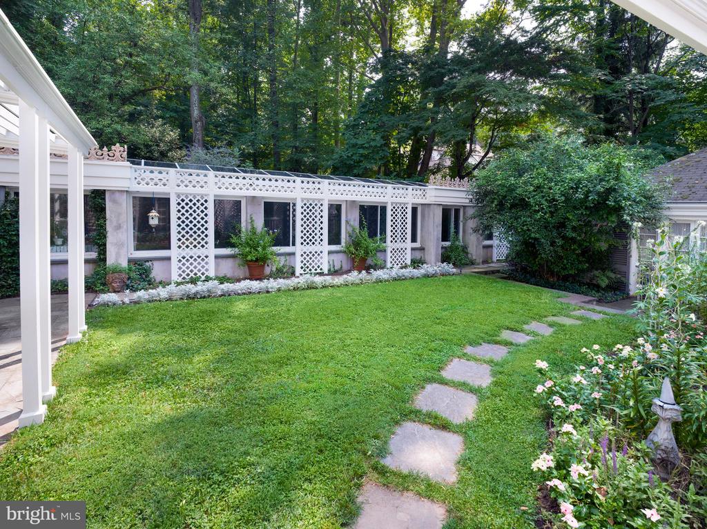 231 Avon Rd
