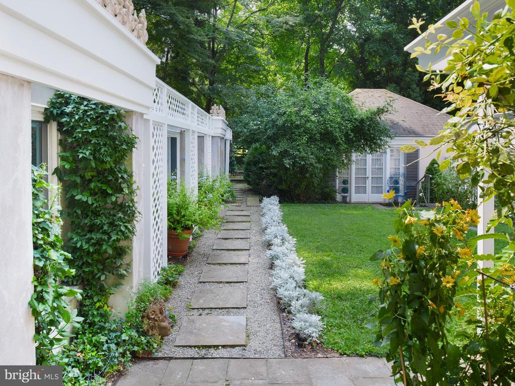 231 Avon Rd