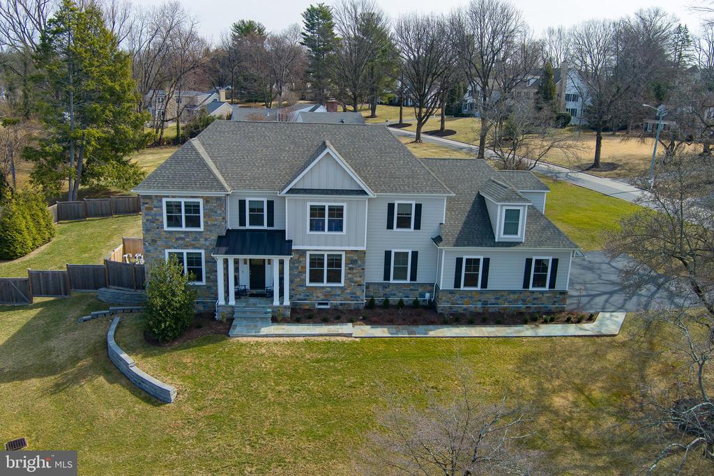 601 Spruce Ln