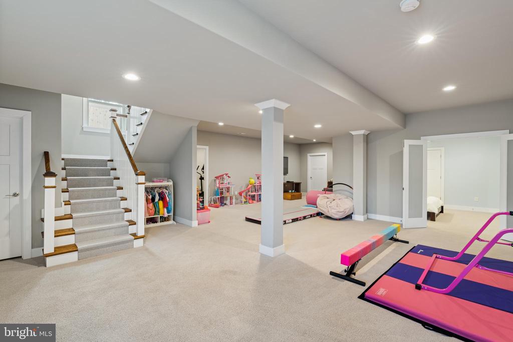 601 Spruce Ln