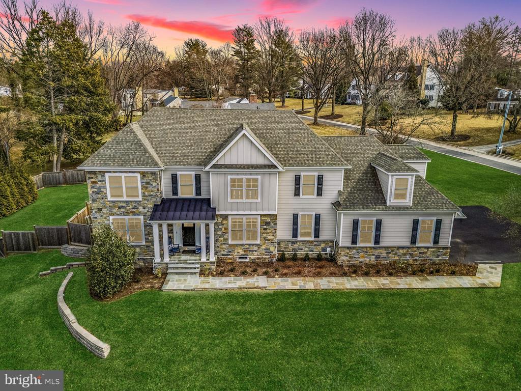 601 Spruce Ln