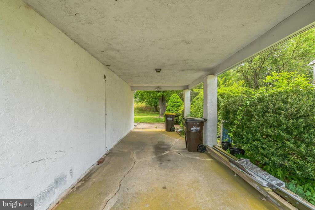 561 Crossfield Rd