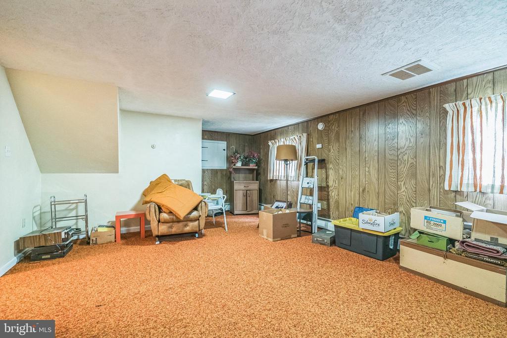 561 Crossfield Rd
