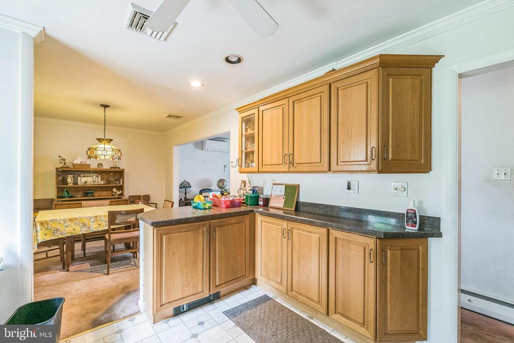 561 Crossfield Rd