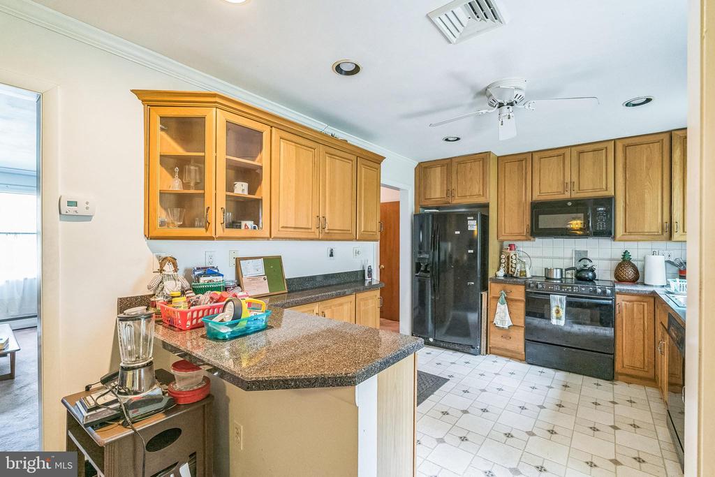 561 Crossfield Rd