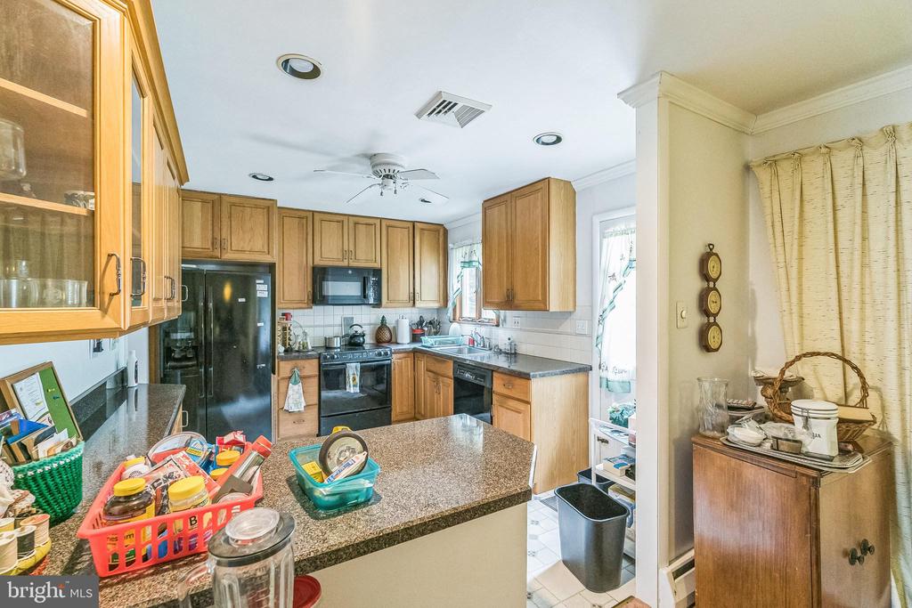561 Crossfield Rd