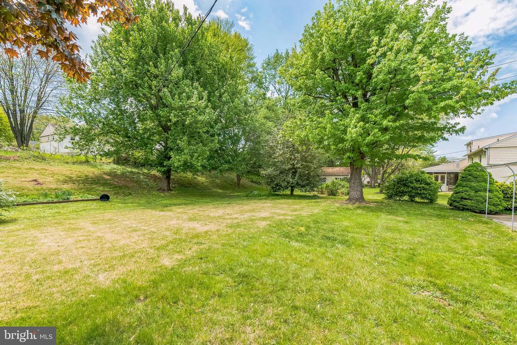 561 Crossfield Rd