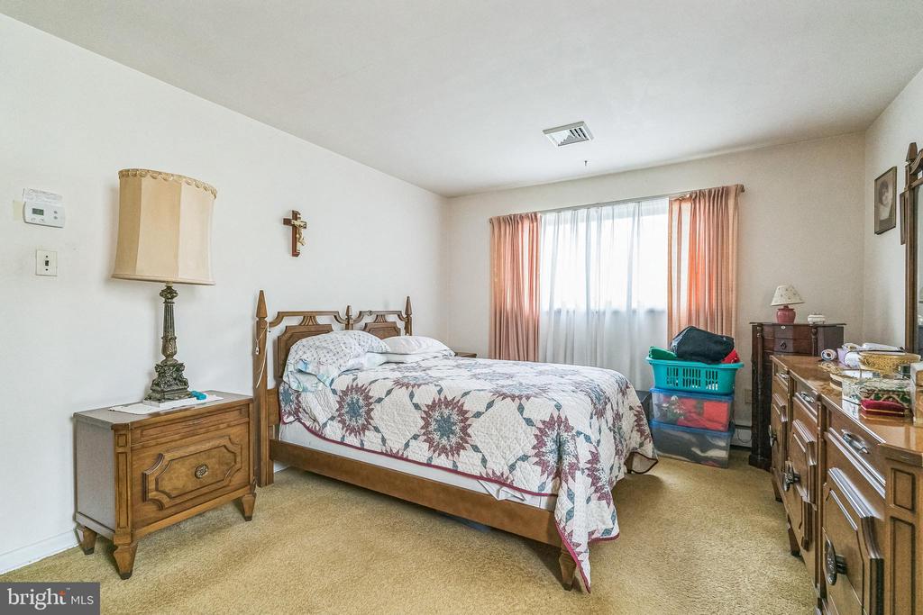 561 Crossfield Rd