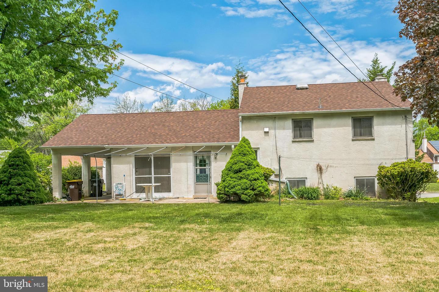 561 Crossfield Rd