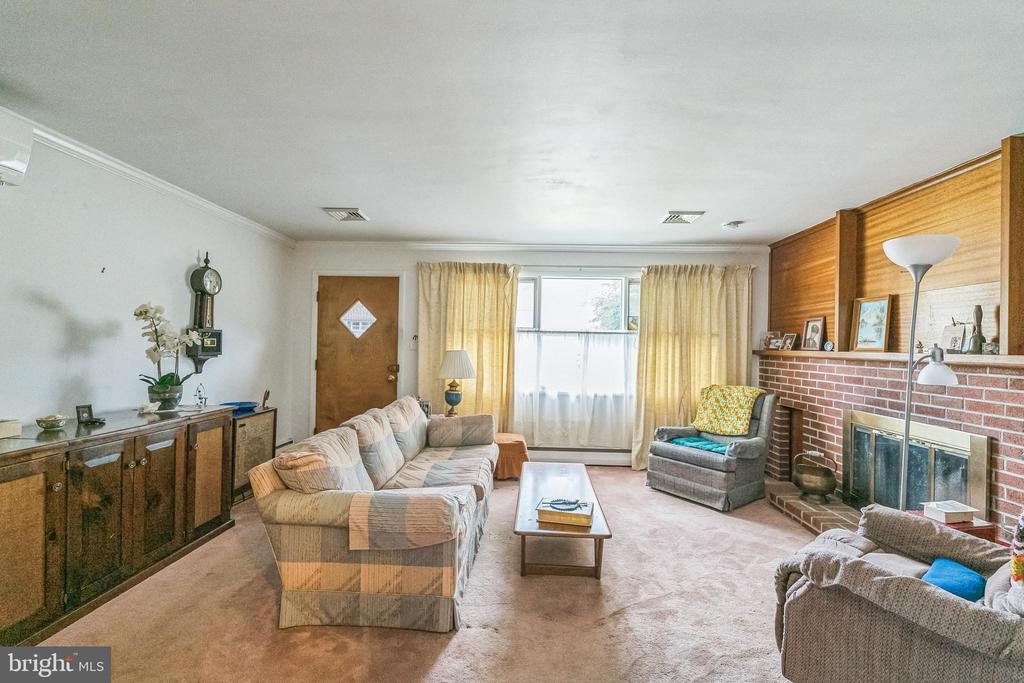 561 Crossfield Rd