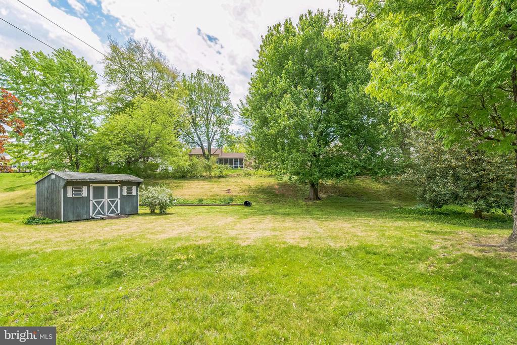 561 Crossfield Rd