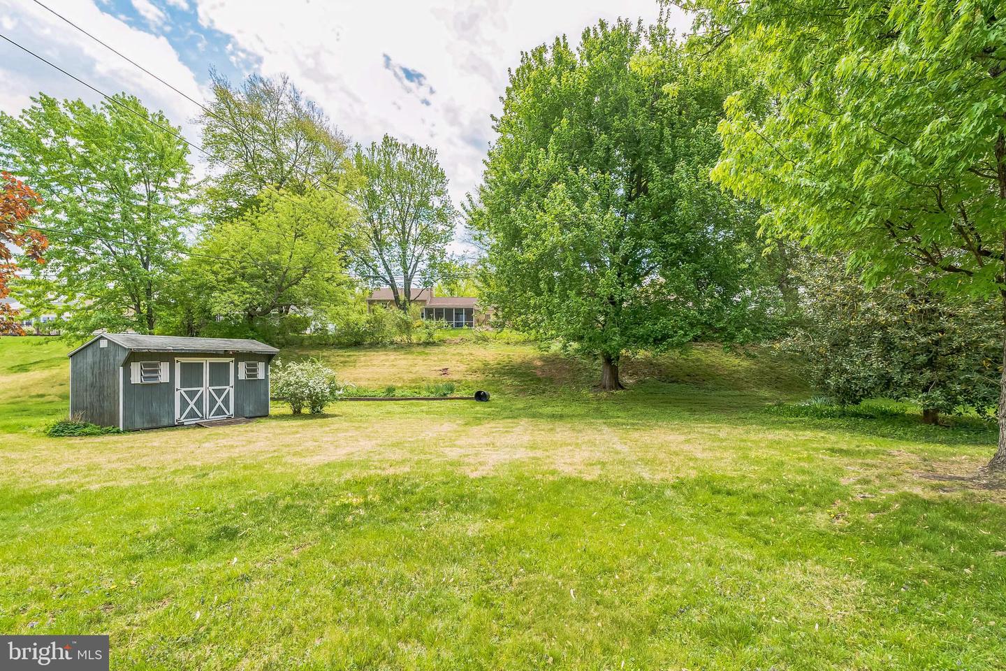 561 Crossfield Rd