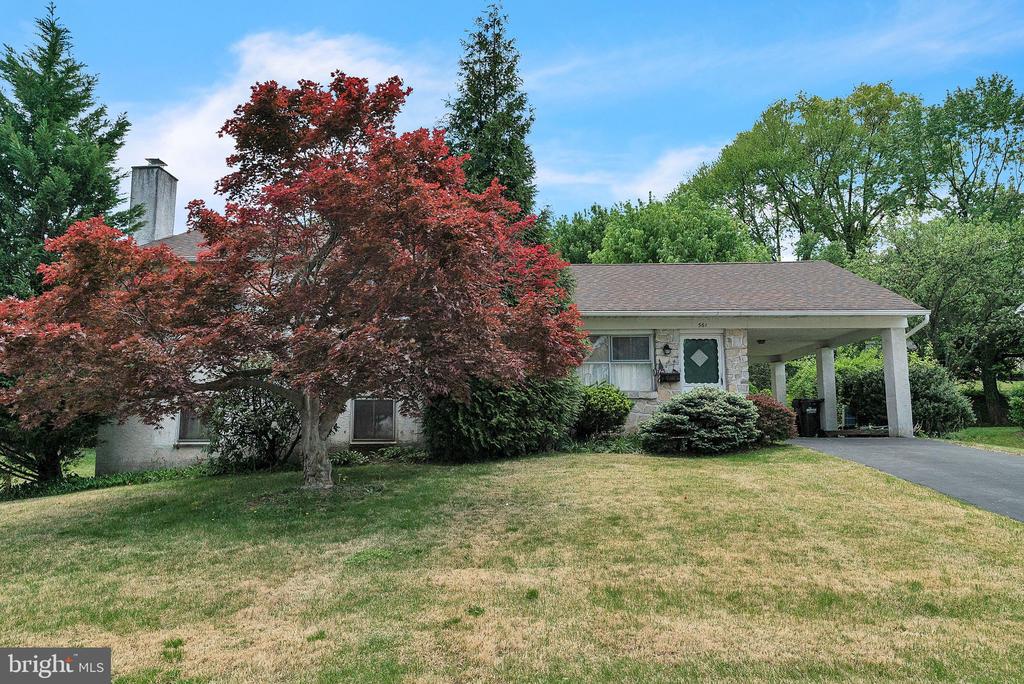 561 Crossfield Rd
