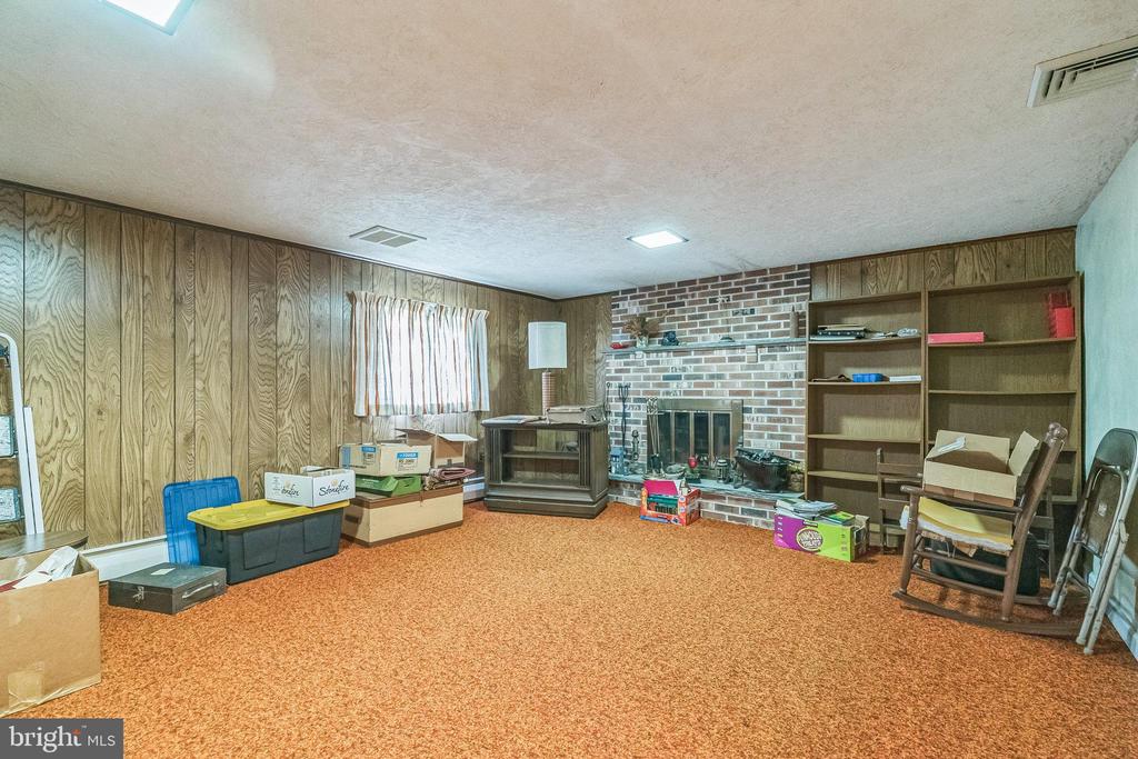 561 Crossfield Rd