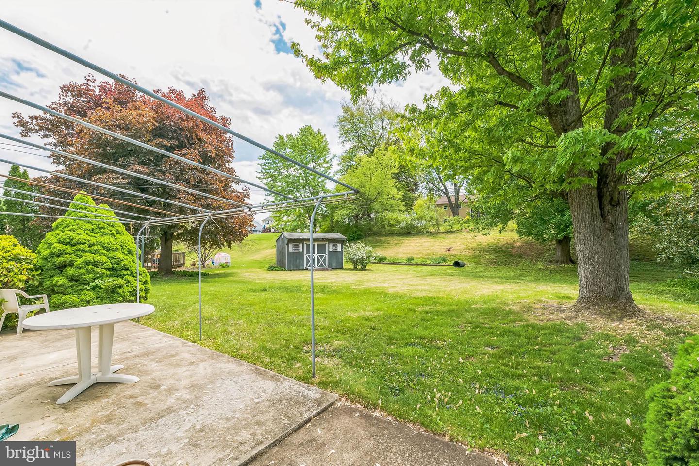 561 Crossfield Rd