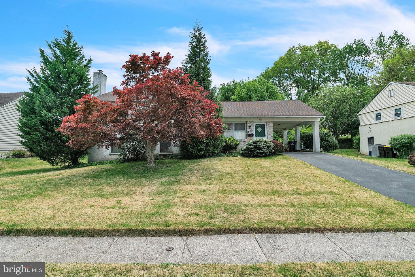 561 Crossfield Rd