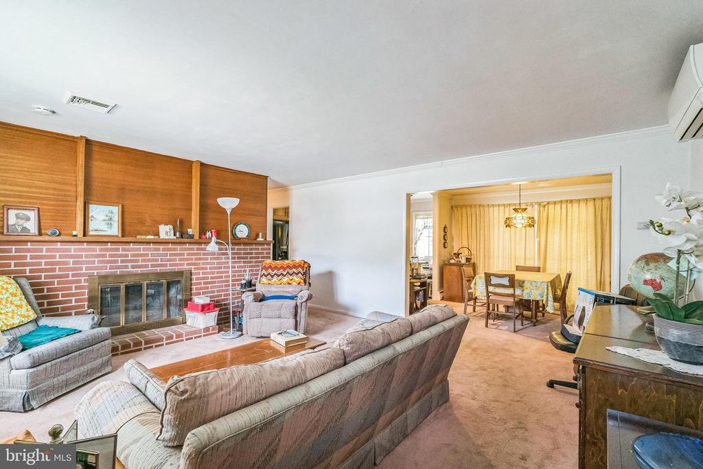561 Crossfield Rd