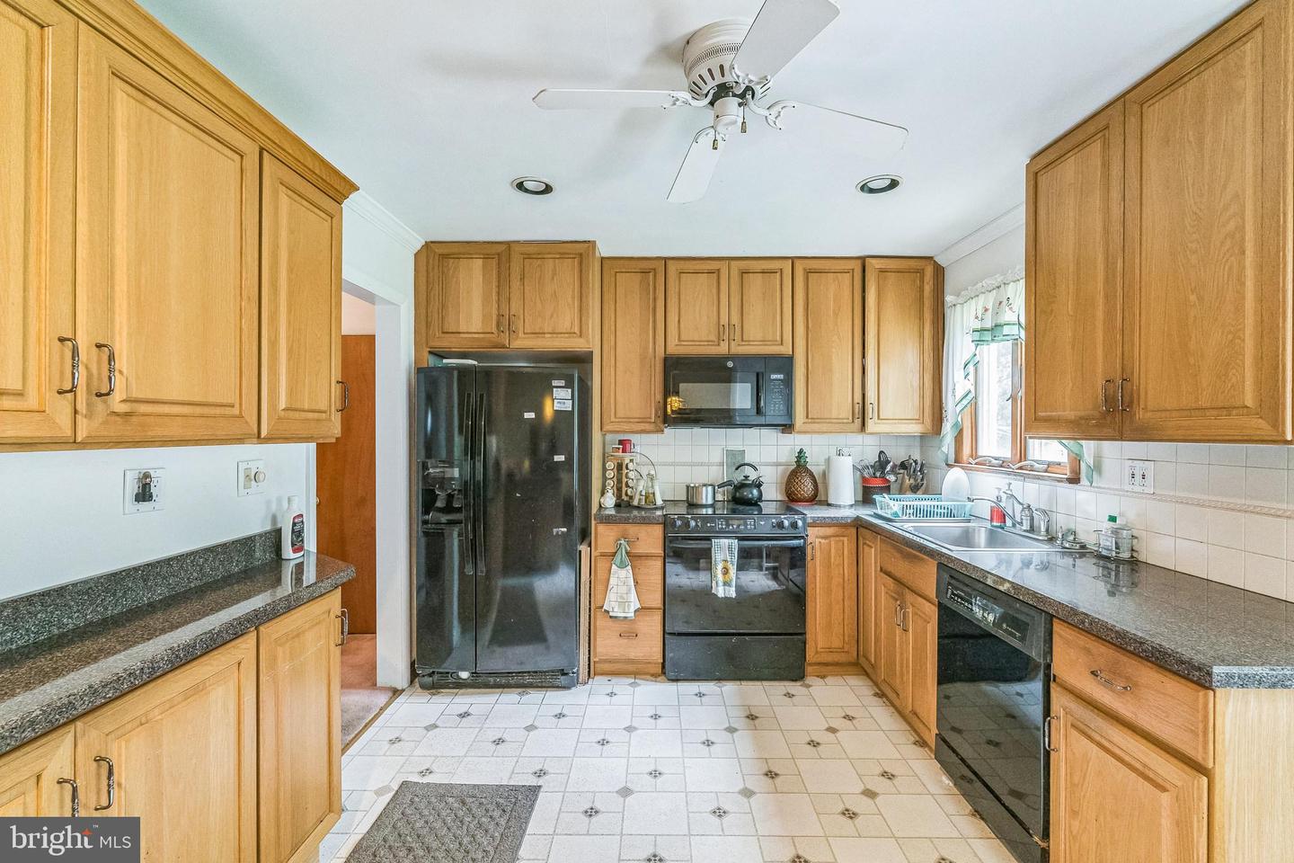 561 Crossfield Rd