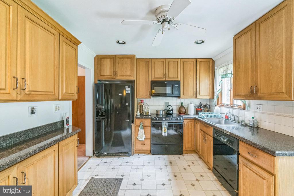 561 Crossfield Rd