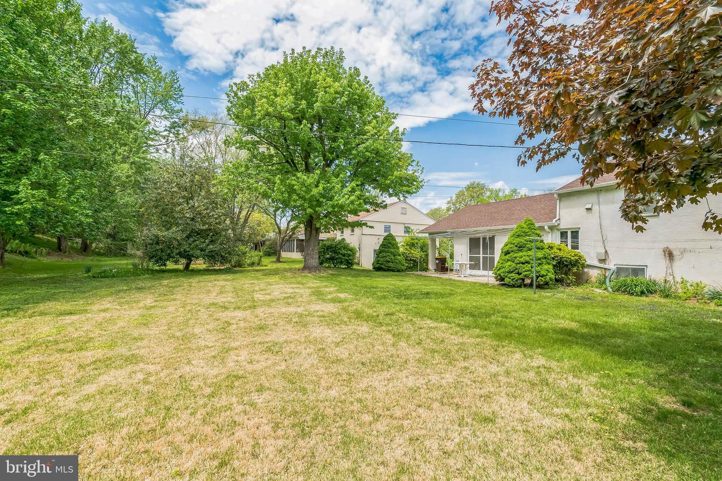 561 Crossfield Rd