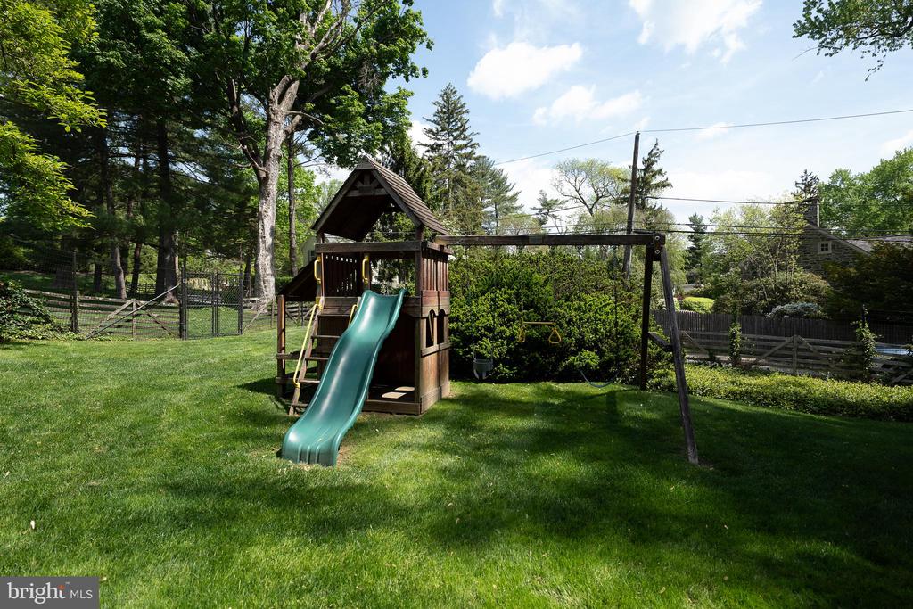 345 Fishers Rd